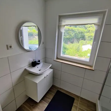 Pleasant Apartment In Koenigswinter With Terrace 아파트 코니그스빈터